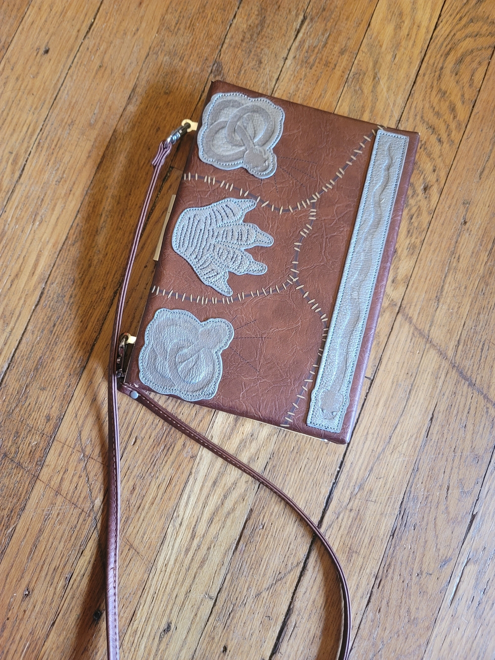 Hocus Pocus Disney Parks Spellbook Accordian Crossbody Purse - Picture 4 of 4